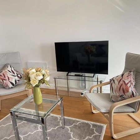 Beach Front Apt With Stunning Sea View Swansea Buitenkant foto