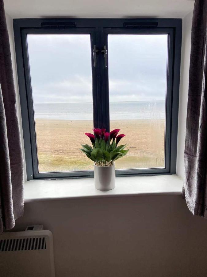 Beach Front Apt With Stunning Sea View Swansea Buitenkant foto