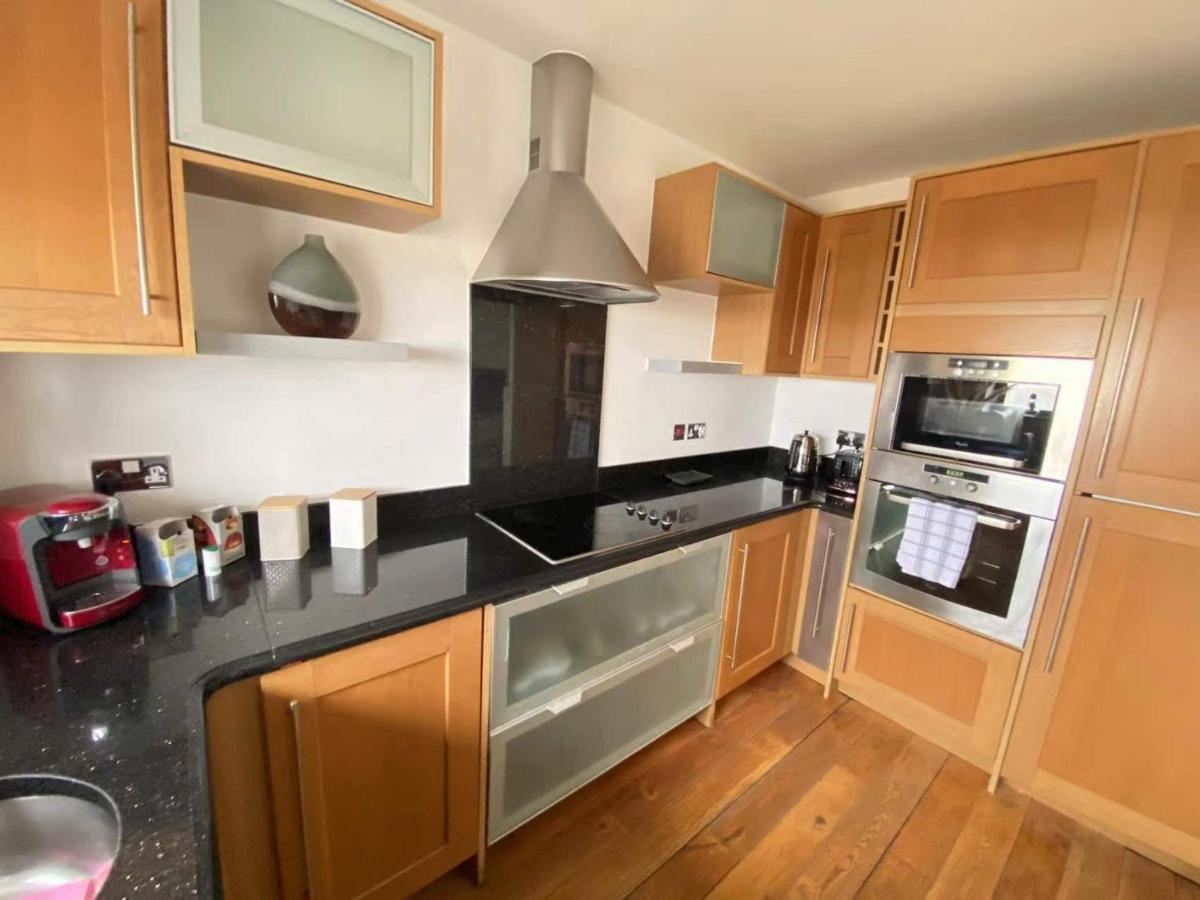 Beach Front Apt With Stunning Sea View Swansea Buitenkant foto