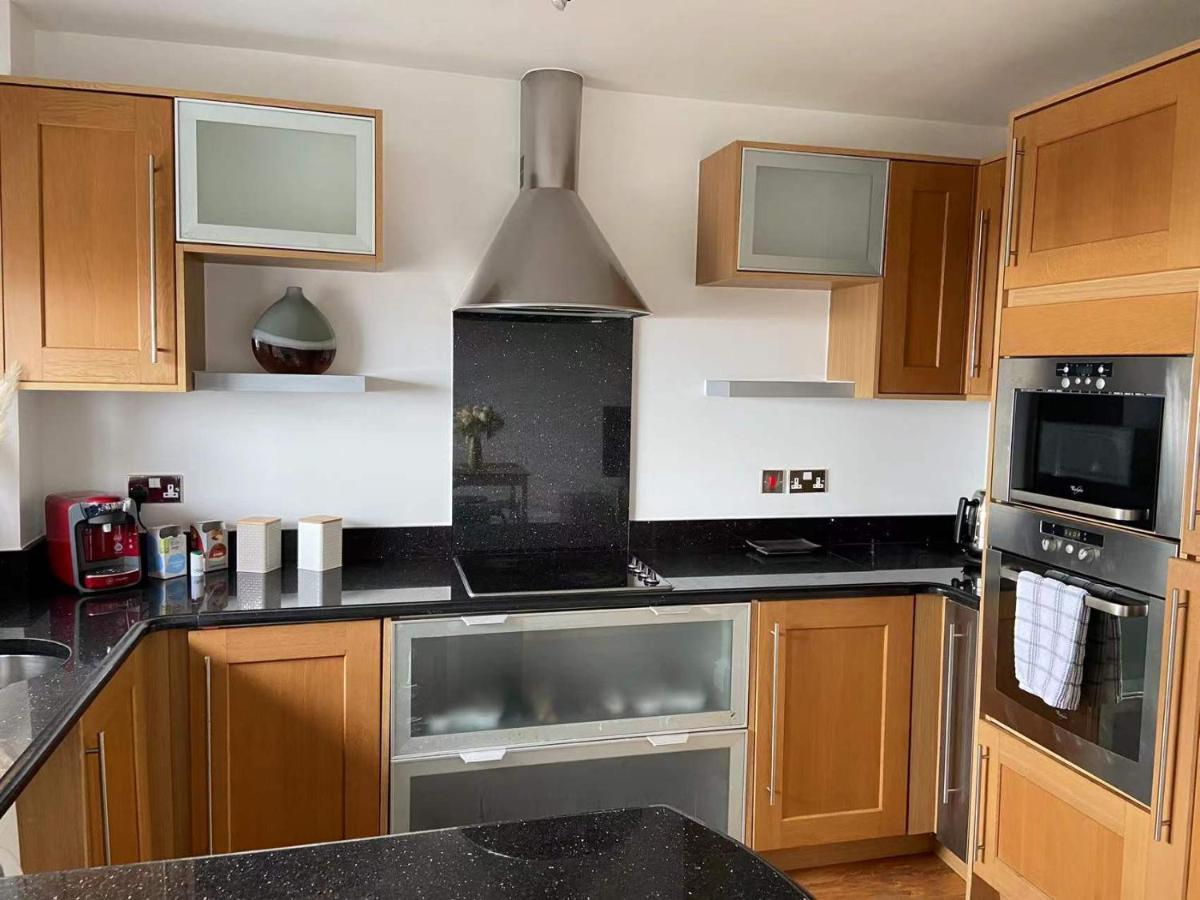 Beach Front Apt With Stunning Sea View Swansea Buitenkant foto