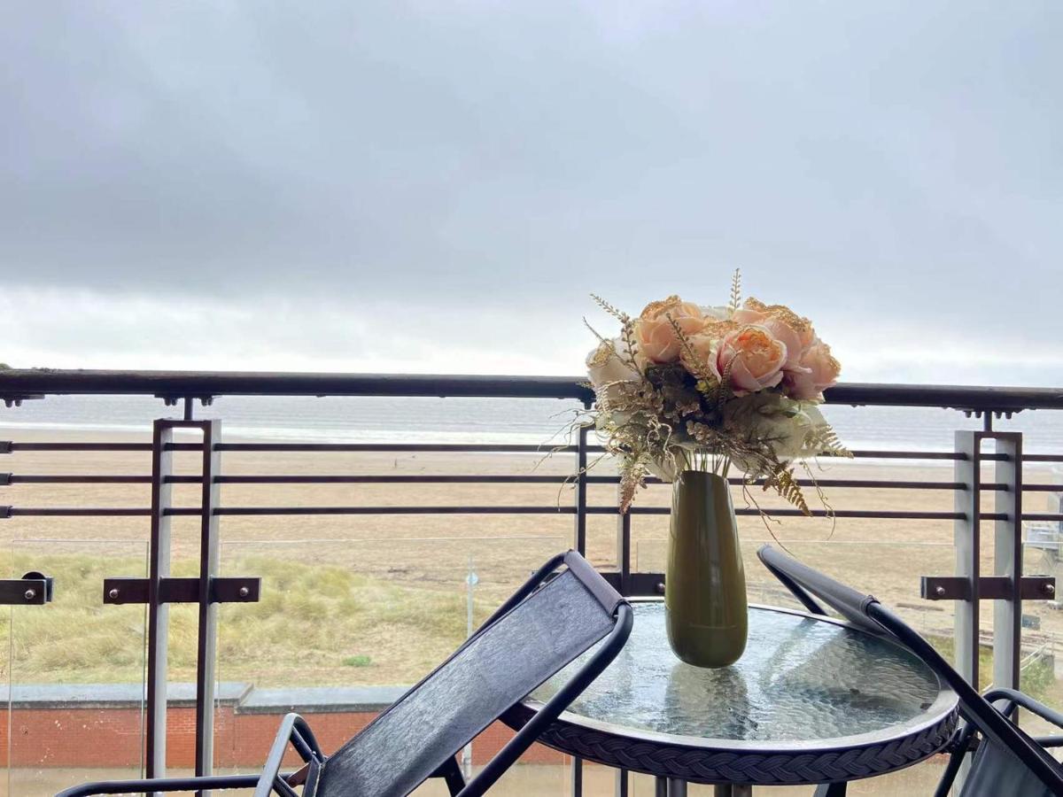 Beach Front Apt With Stunning Sea View Swansea Buitenkant foto