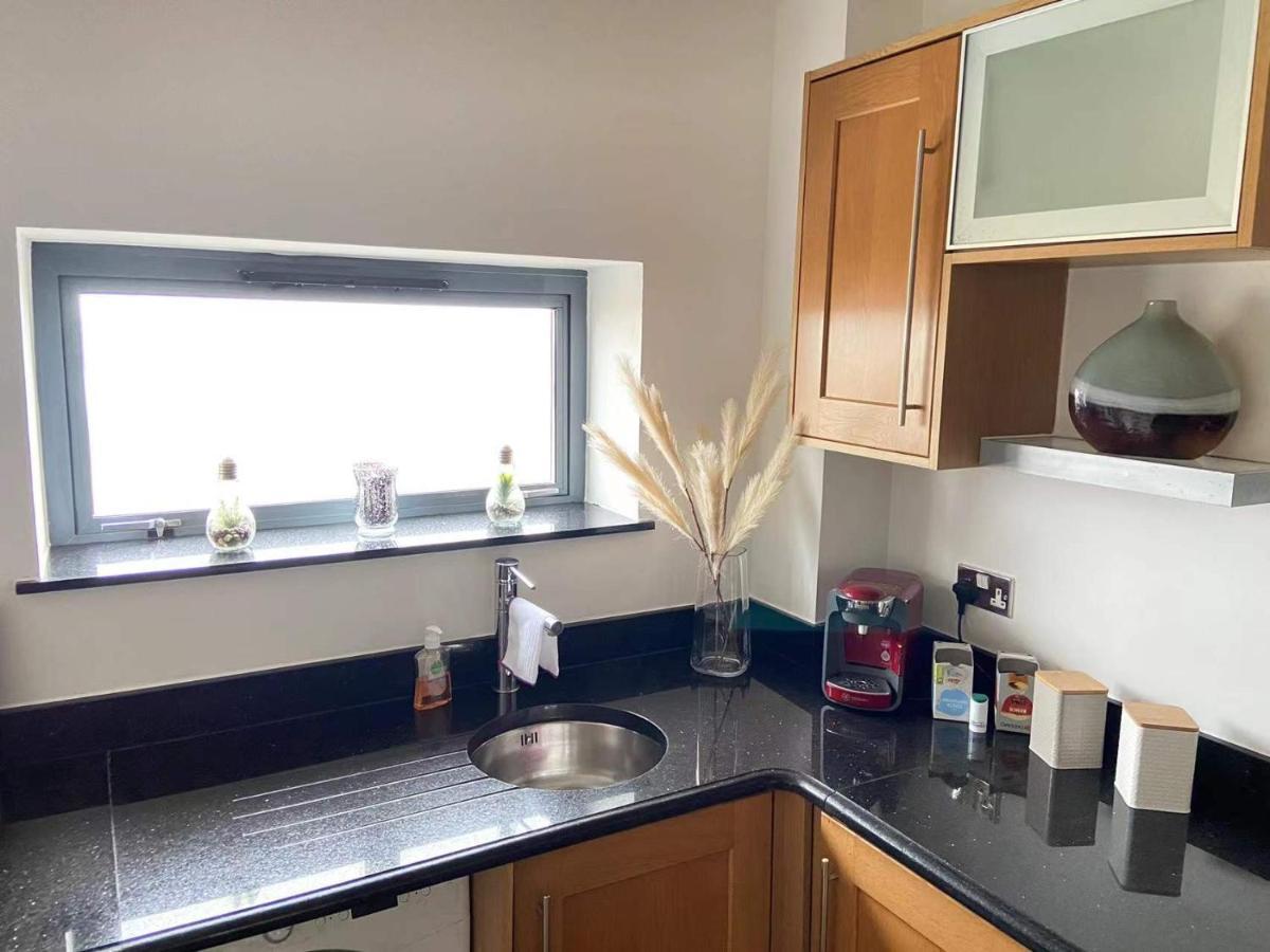 Beach Front Apt With Stunning Sea View Swansea Buitenkant foto