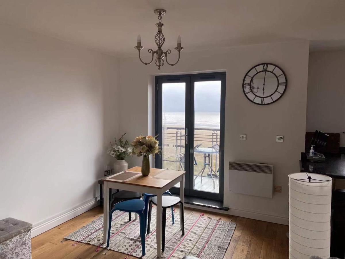 Beach Front Apt With Stunning Sea View Swansea Buitenkant foto