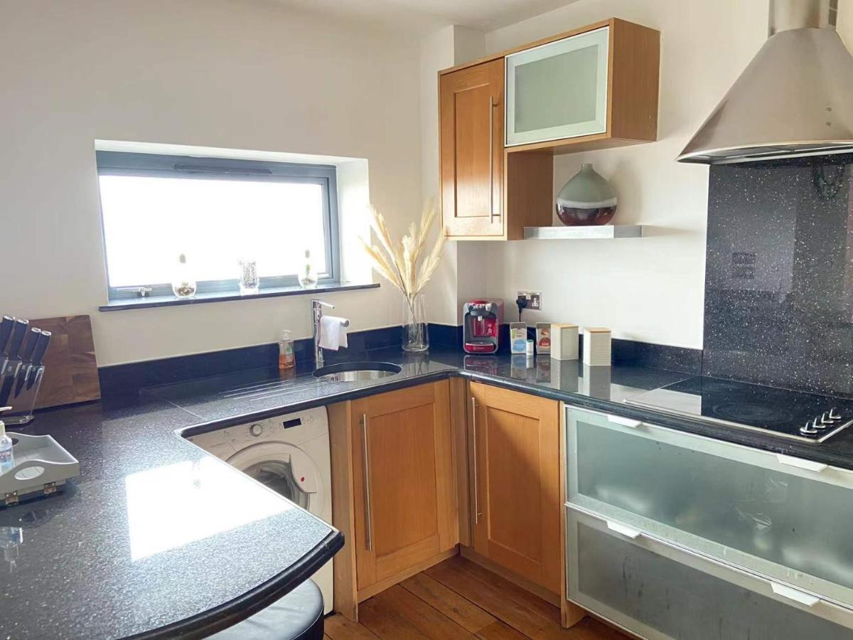 Beach Front Apt With Stunning Sea View Swansea Buitenkant foto