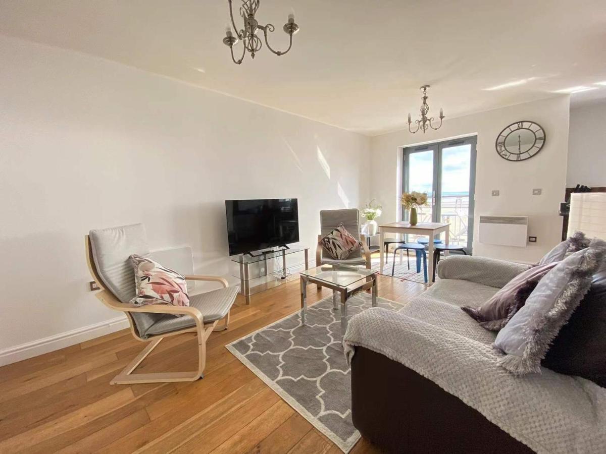 Beach Front Apt With Stunning Sea View Swansea Buitenkant foto