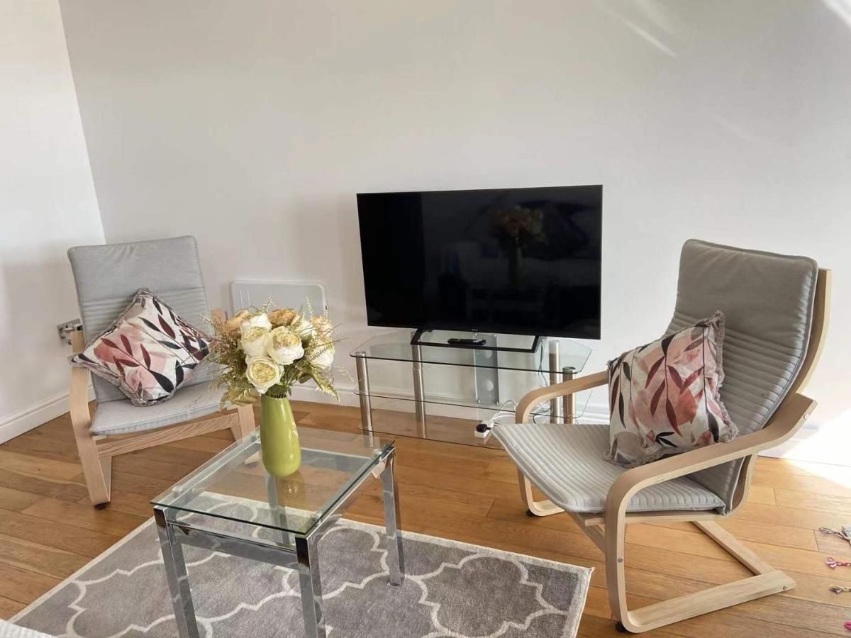 Beach Front Apt With Stunning Sea View Swansea Buitenkant foto